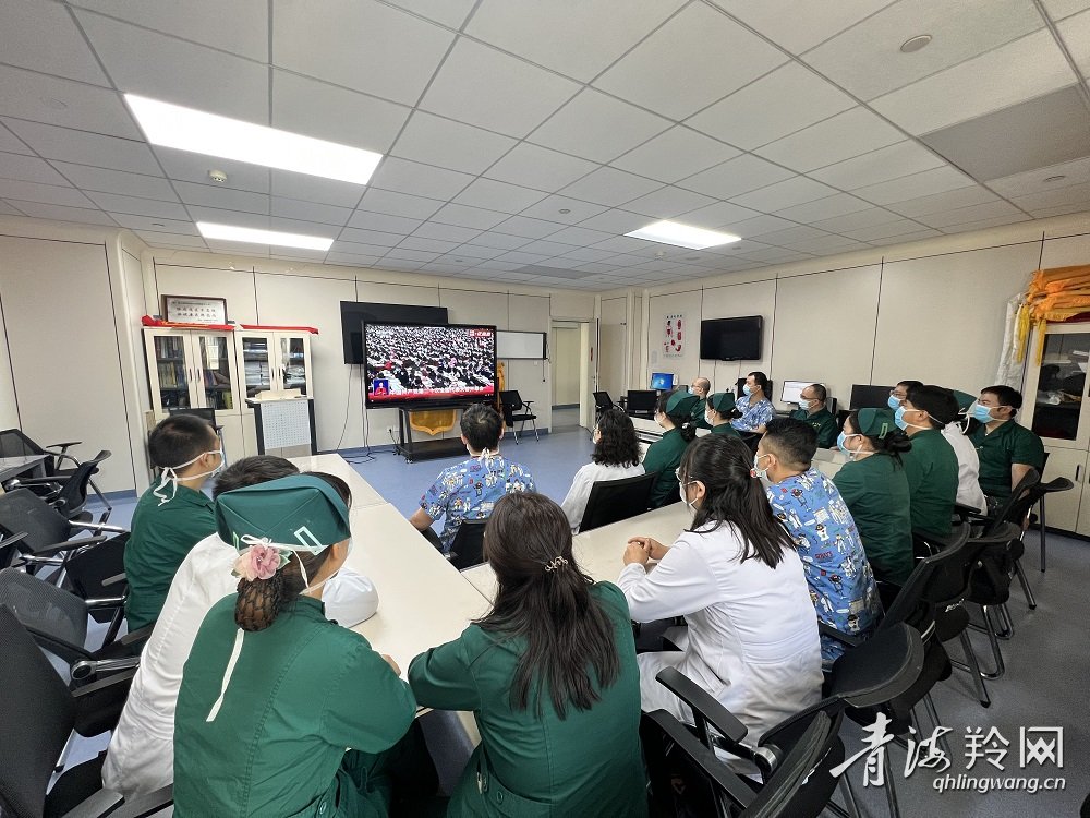 青海大学附属医院收听收看党的二十大开幕盛(10097876)-20221017092711.jpg