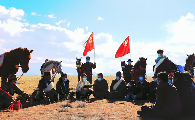 11月13日，马背宣讲团在常牧镇吾隆村宣(10439416)-20230109093149.jpg