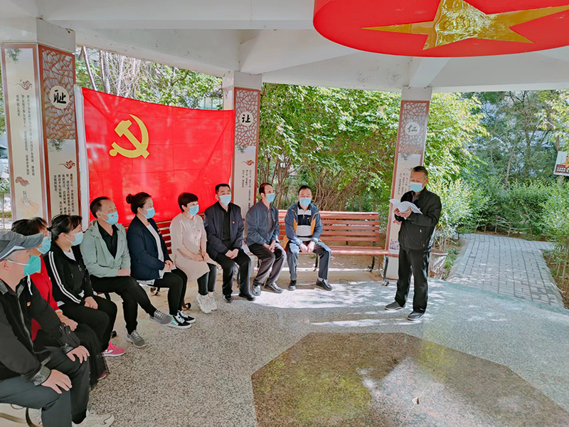 开展“庭院微党课”活动(10801501)-20230328094144.jpg